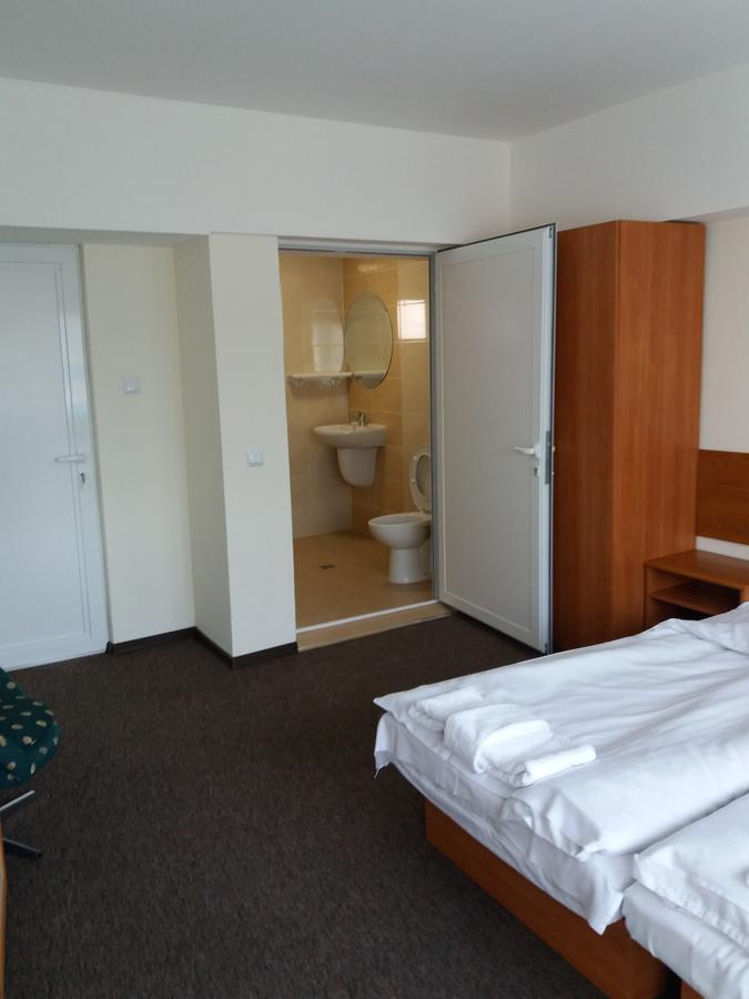Hotel Stroitel Khisaria Eksteriør bilde